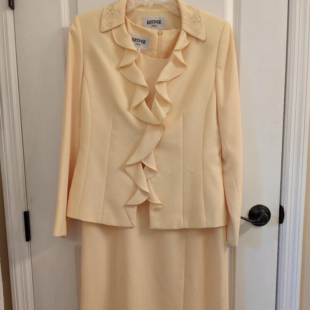 Kasper suit sheath dress set with blazer - Never worn size 4 - Casper